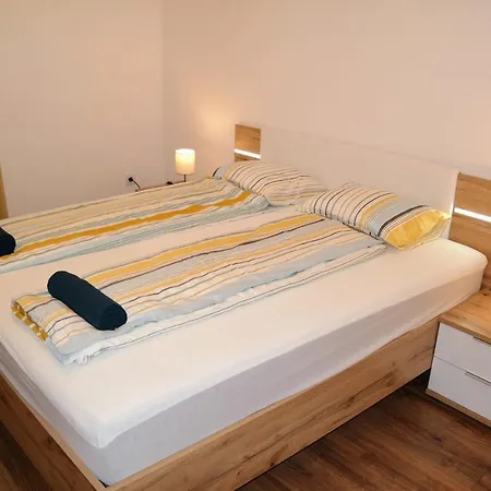 Riverside Apartman With Free Parking Győr Buitenkant foto