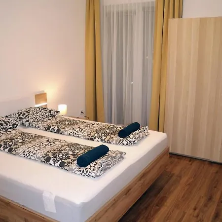 Riverside Apartman With Free Parking Győr Buitenkant foto