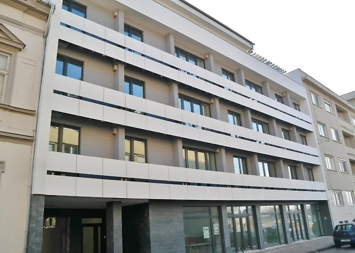 Riverside Apartman With Free Parking
