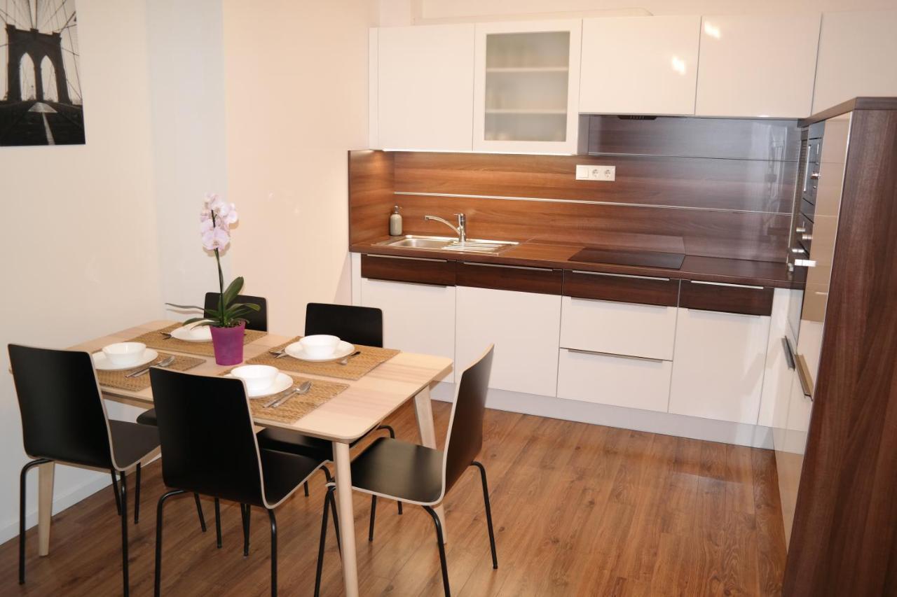 Riverside With Free Parking Appartement Győr